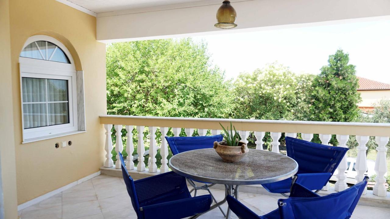 Vrasná Villa Karras מראה חיצוני תמונה