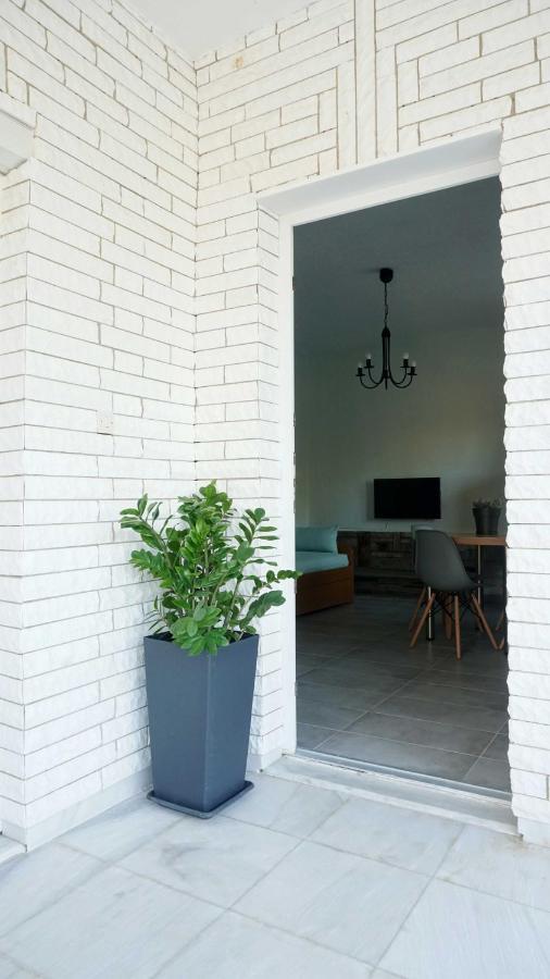 Vrasná Villa Karras מראה חיצוני תמונה