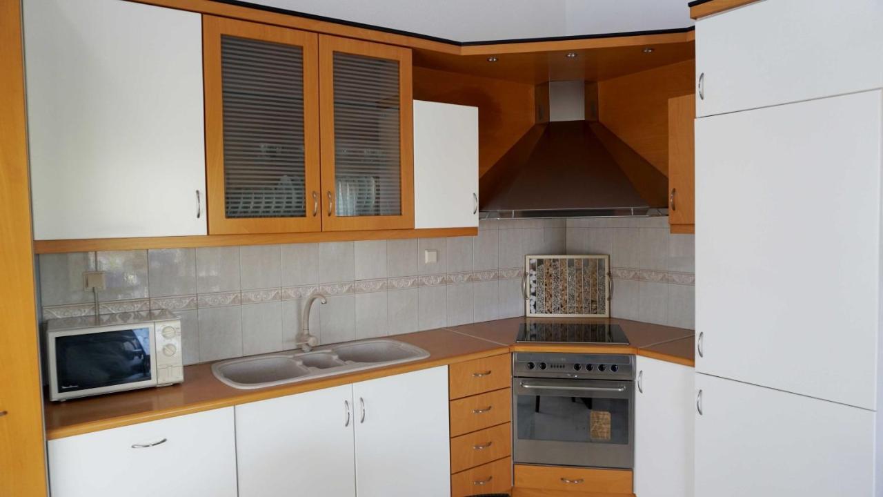 Vrasná Villa Karras מראה חיצוני תמונה